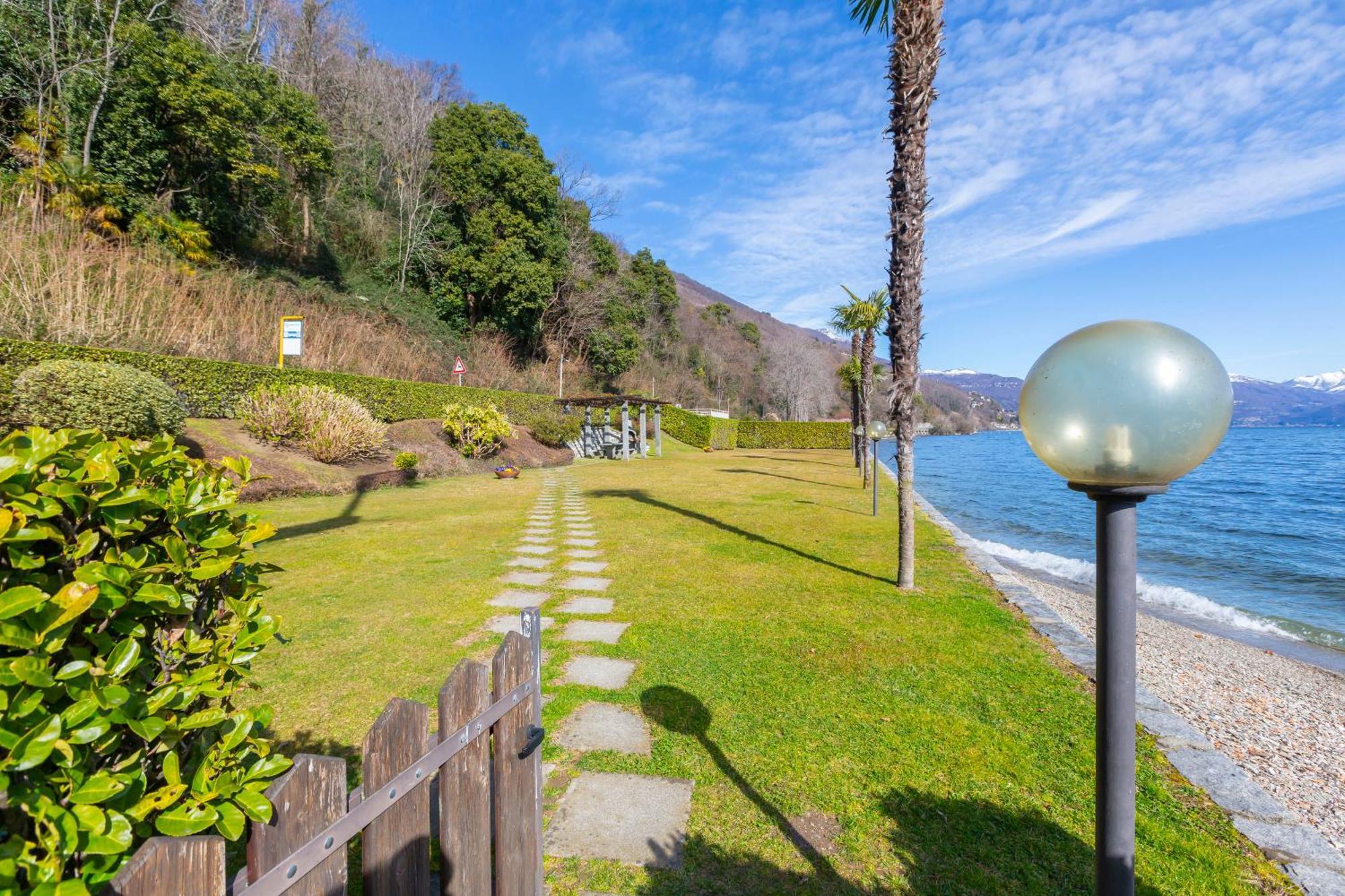 Blu Lake Apartment On Ghiffa Beach - Happy Rentals Екстериор снимка