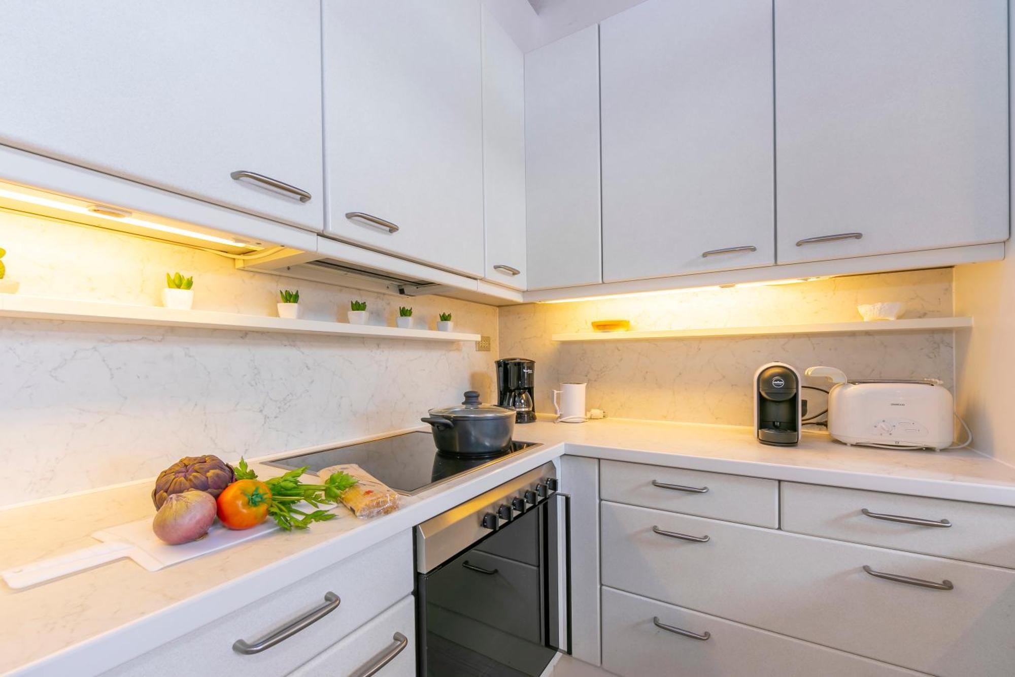 Blu Lake Apartment On Ghiffa Beach - Happy Rentals Екстериор снимка